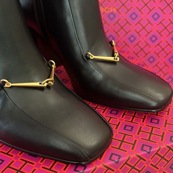 Tory Burch ankle bootie in perfect black - Picture 3 of 12